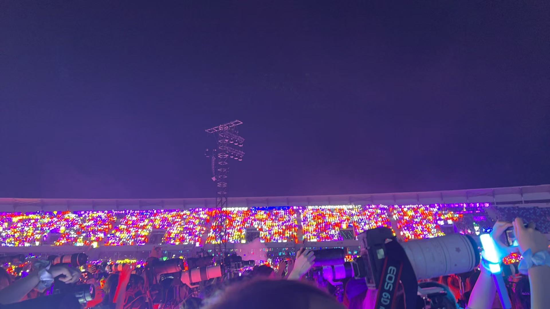 时代少年团演唱会没直播时代少年团海口演唱会现场灯牌，来感受下震撼！马嘉祺紫海 丁