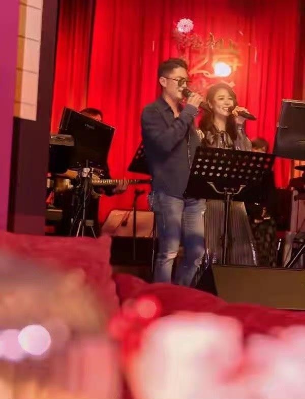 神仙同框！林心如贾静雯为徐若瑄妈妈庆生，同台演唱状态好到不像50+
 
娱乐圈“