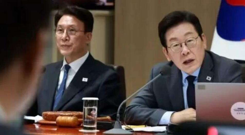 李在明对于那些反华的言论对韩国的民众表示，要与邻为善。

李在明非常明白中国的游