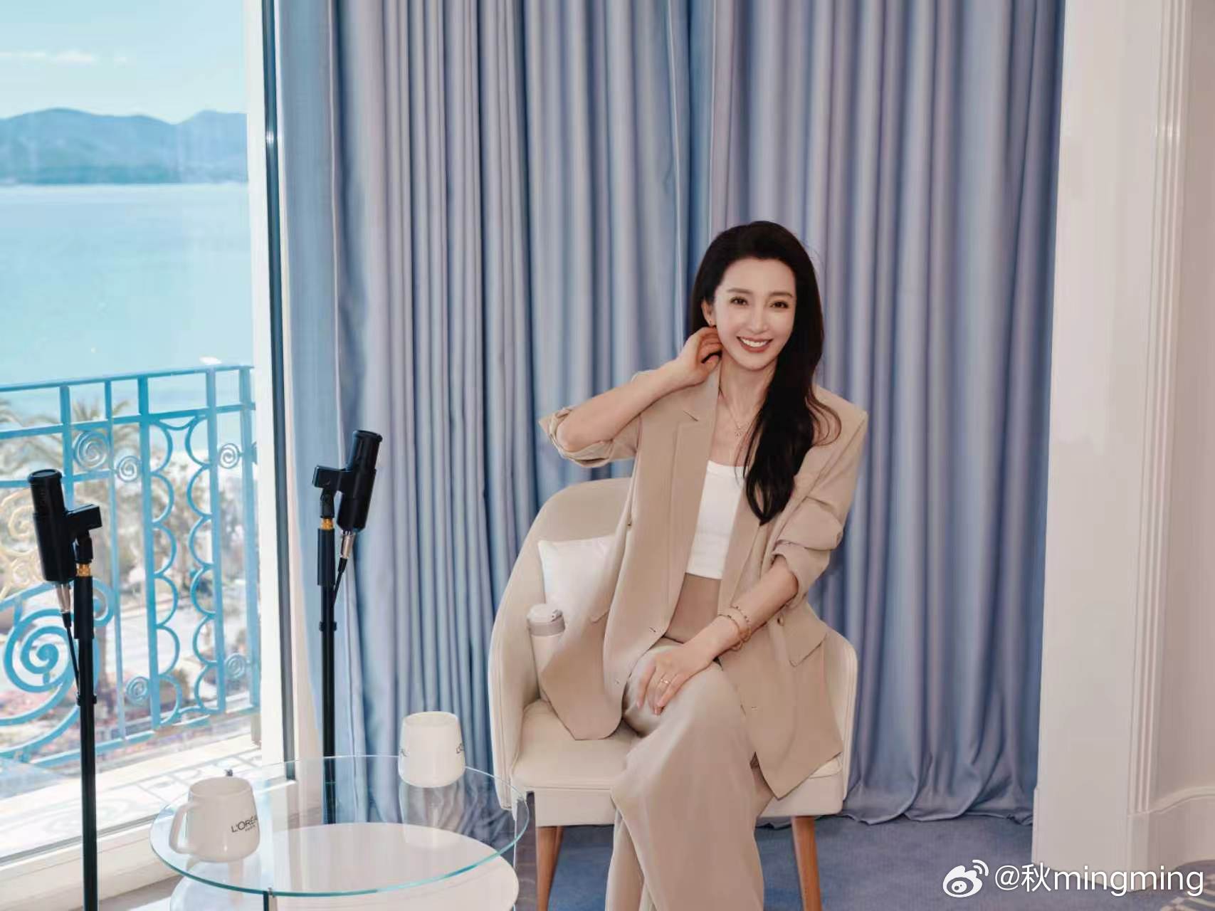李冰冰近十年很少出现的原因每次翻看她功夫之王的采访都特别动容，所有光鲜的国际荣光
