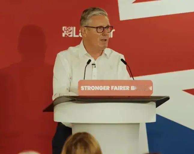 扛不下去了，面对现实，只有厚着脸皮使用了！
​英国永久允许从第三国进口用俄罗斯石