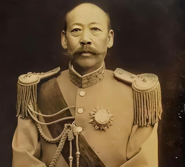 1912年，50岁的曹锟迎娶20岁的富家千金陈寒蕊。新婚夜，一番云雨过后，曹锟倒