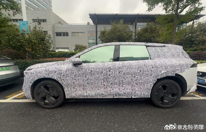 根据和透露，东风日产的中大型SUV在路上了，我觉得这会是明年的一款重磅产品，如果