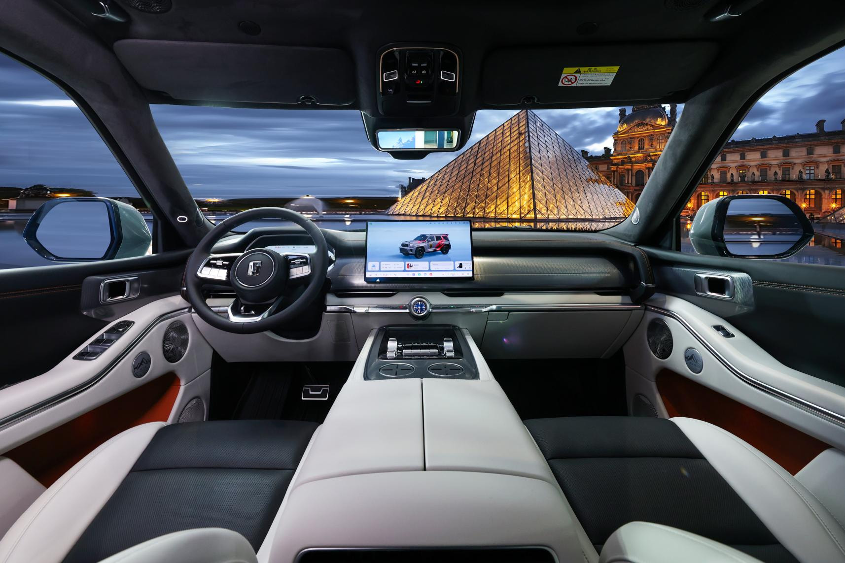 长城汽车全新坦克700预售 率先搭载VLA大模型