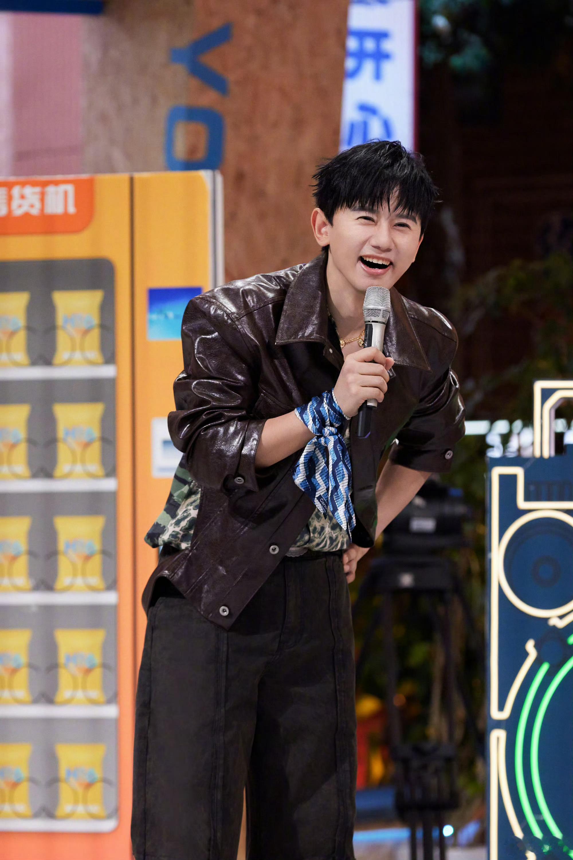 #娱乐[超话]##张杰说二月二听是龙#  张杰说二月二听是龙 ​​​