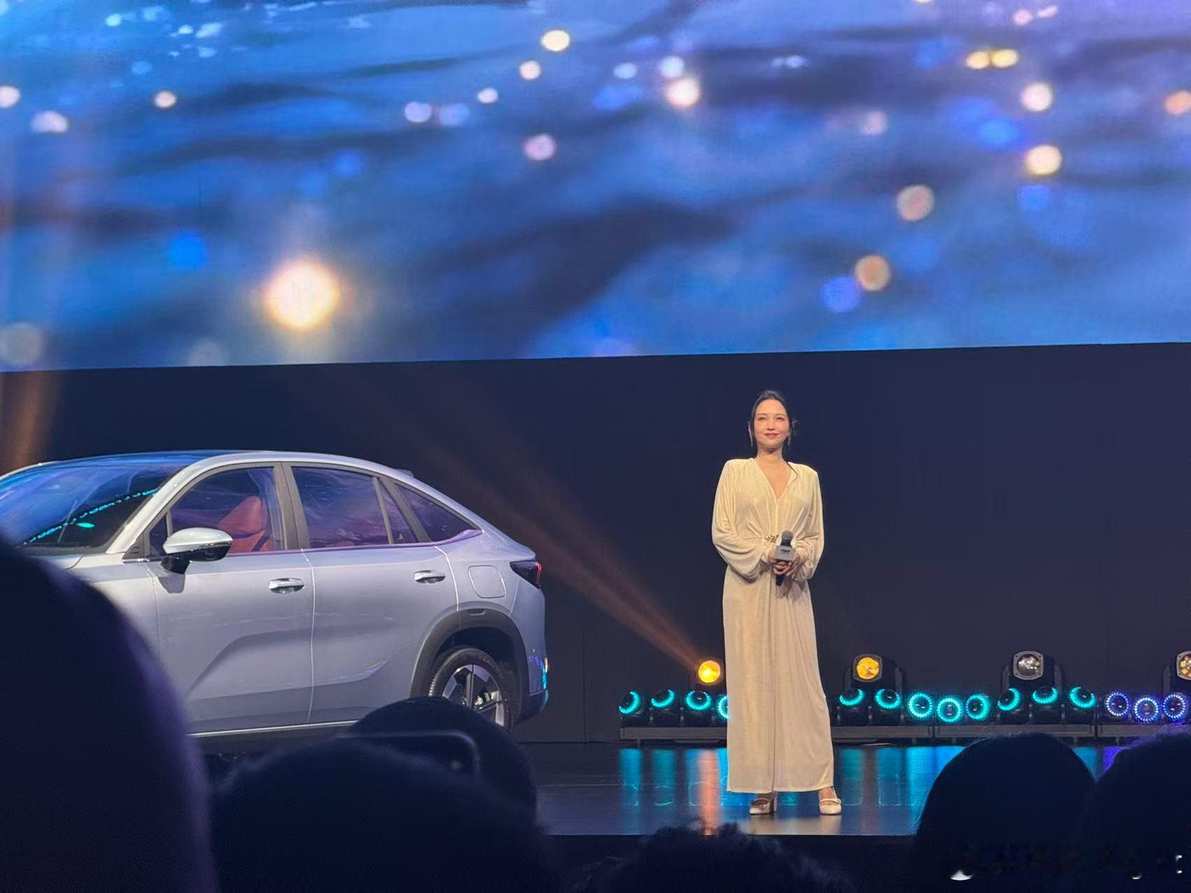 上周才在博越REV上市现场见到金莎，祝好金莎孙丞潇领证结婚