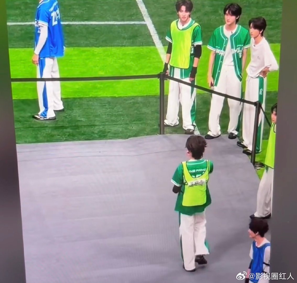 穆祉丞指挥王橹杰撕陈奕恒穆祉丞撕名牌指挥王橹杰 穆祉丞指挥王橹杰撕陈奕恒，我去穆
