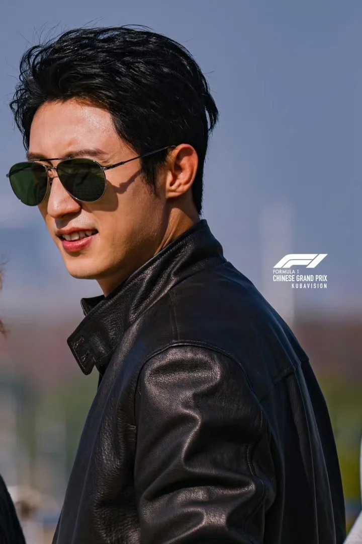 黄景瑜林臻东破次元同框 第一个想到让黄景瑜和现实版林臻东同框见面的人简直是天才吧