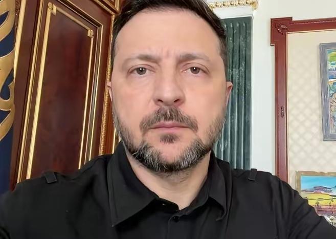 泽连斯基批准袭击俄罗斯，以回应前面俄军发起的前所未有空袭。泽连斯基声称，俄军已经