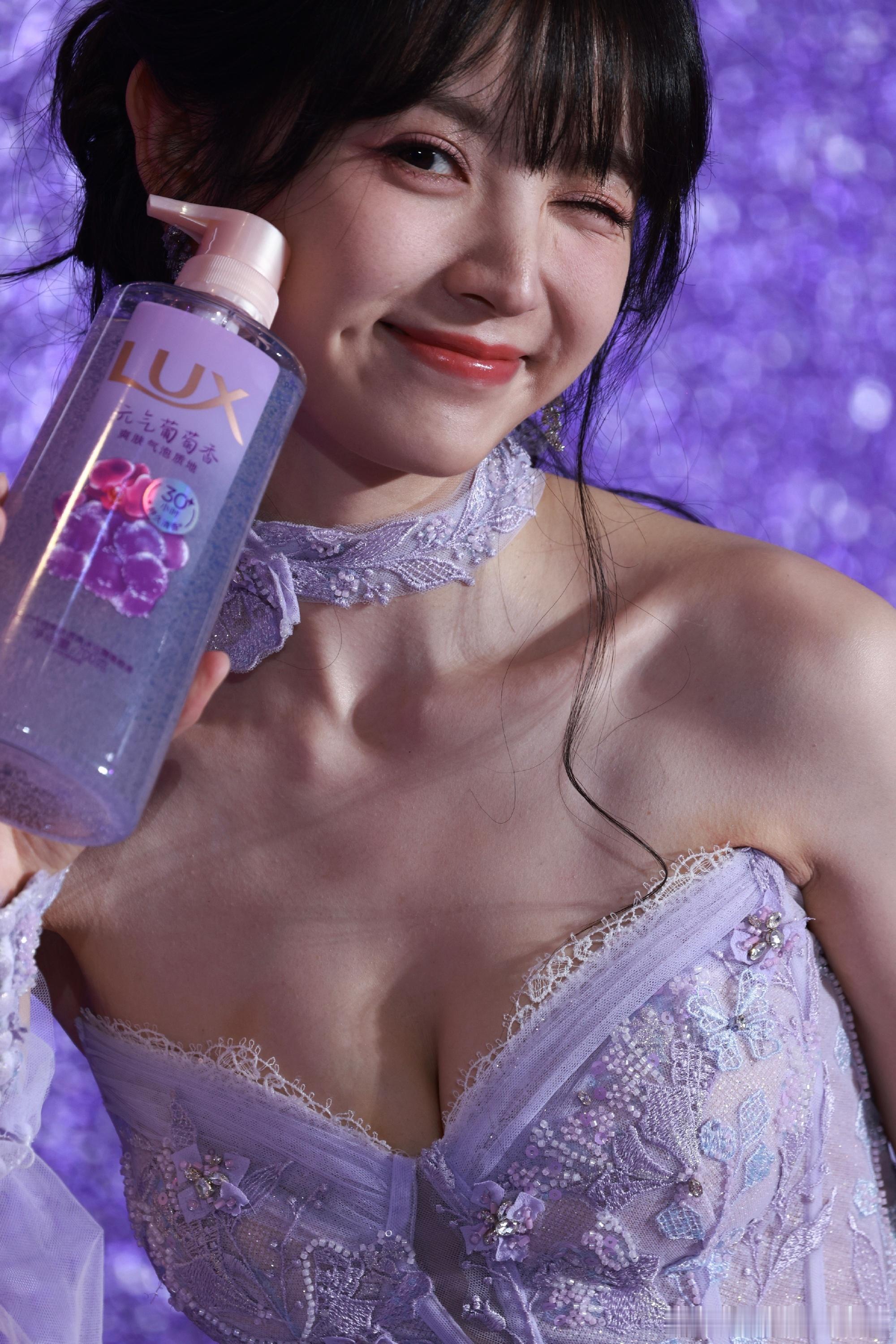 田曦薇好一个肌肉花仙子田曦薇在综艺里软萌脸蛋搭配清晰肌肉线条，反差感让“肌肉花仙