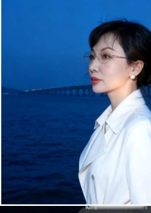            唯美的生日
   看到朋友圈里一个小姐妹发了这样一段话：“