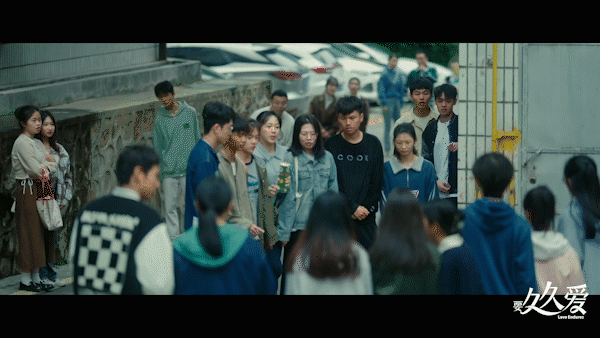 #蓝亦菲跳楼# 如果亦菲当时爸妈没有离开，就不会有小混混找上门来，就还是那个无忧