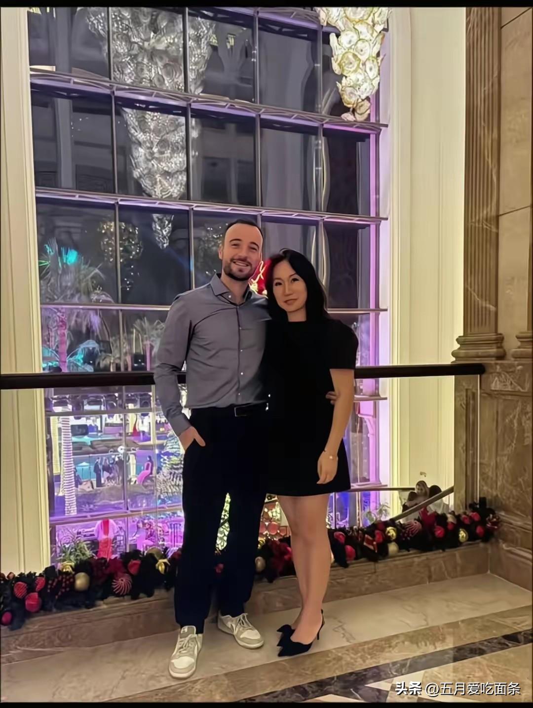 法国男人都好姐弟恋吗？[呲牙][呲牙][呲牙]
马克龙如此，
西蒙也如此，
31