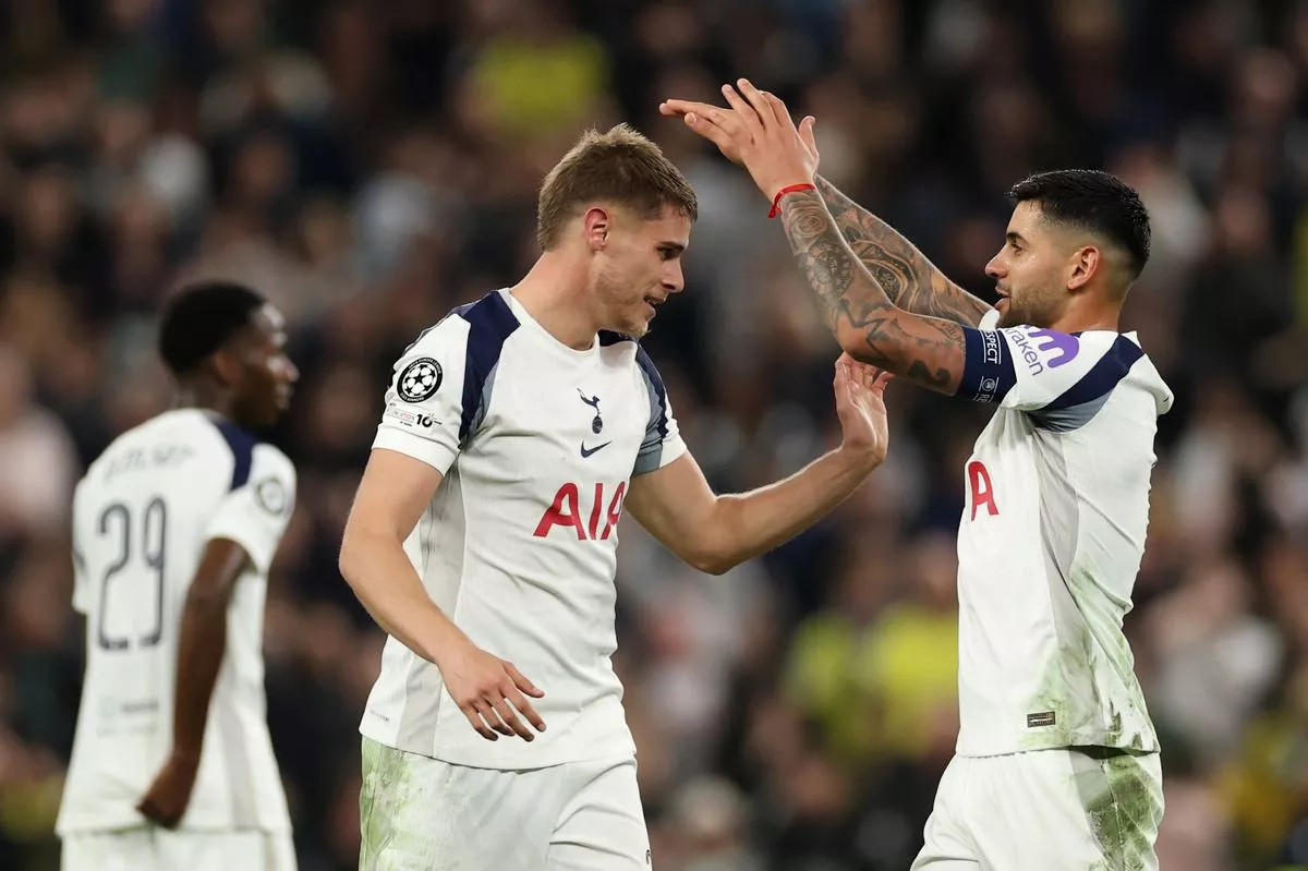 范德文：Cuti就坐我旁边，他可是拿过世界杯冠军的。他总是说起这事，老提。因为他