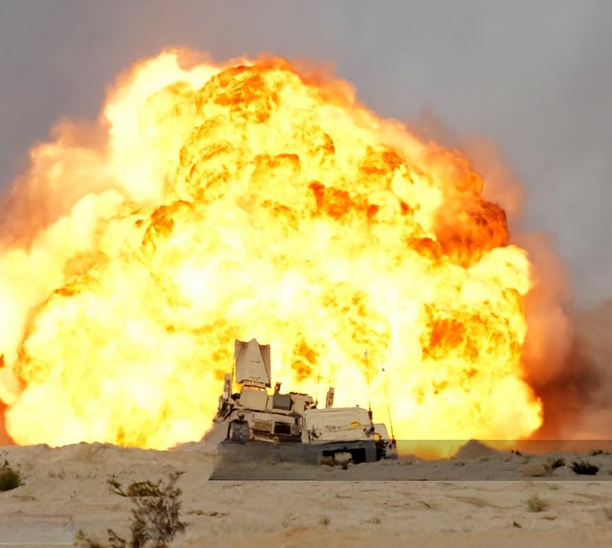 想见识下爆破界的传奇威力吗？三百多年前的手雷，引线燃尽就爆炸，和鞭炮类似。还有世