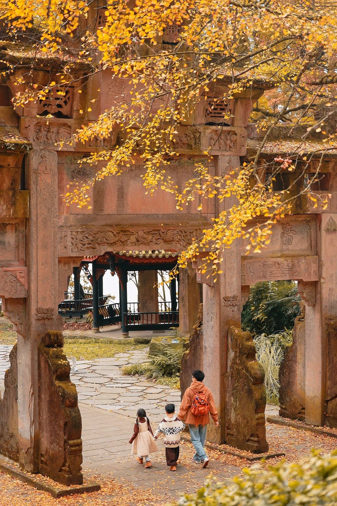 成都周边拍照🍂｜灵岩寺的秋色彻底藏不住了~