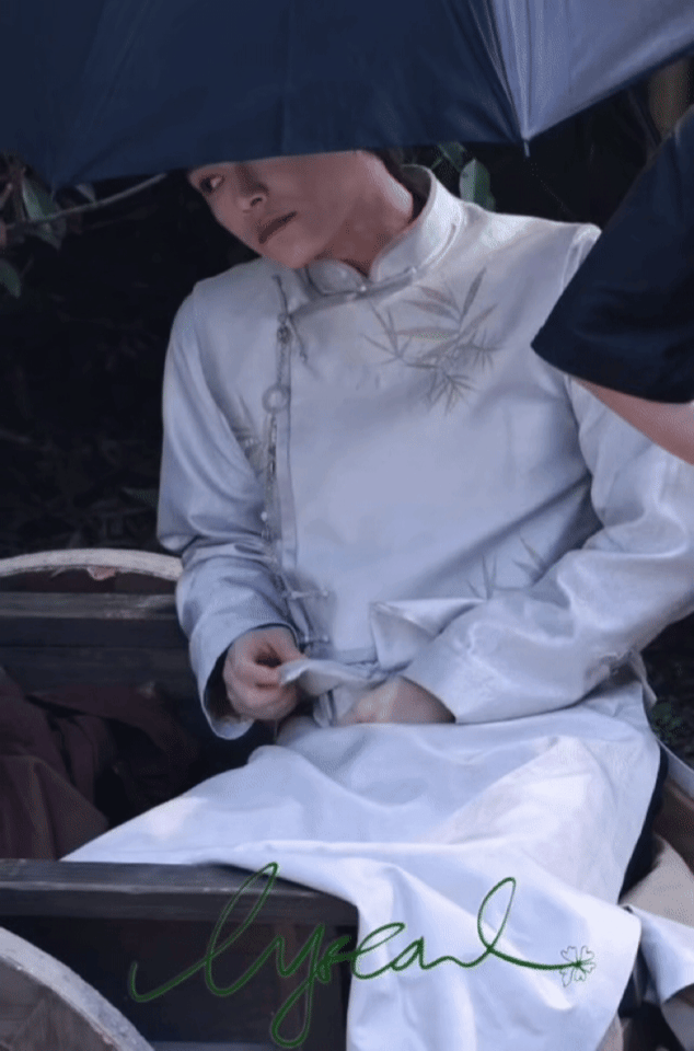翻到一张小虾🌟瘾发作的自抠图 