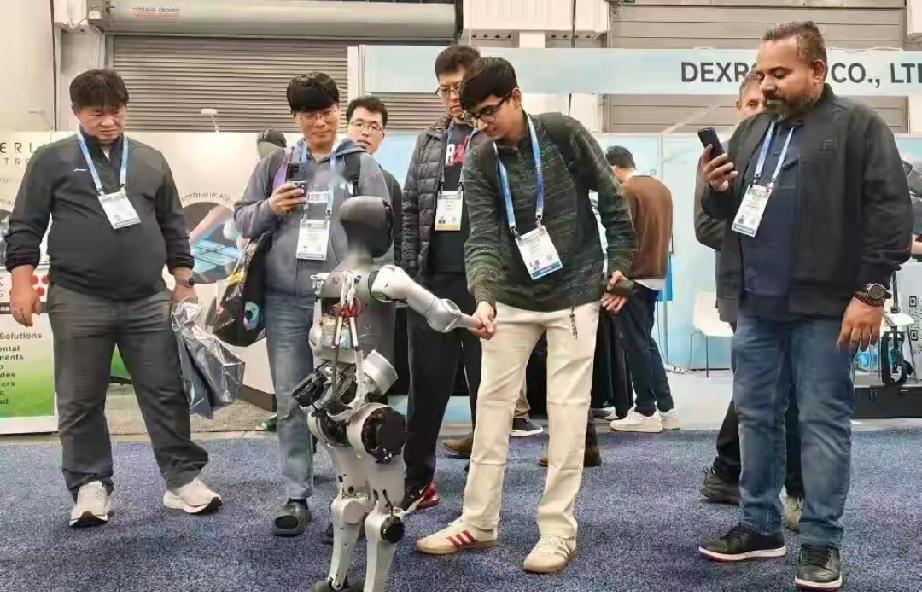 春晚机器人刷屏！2026具身智能狂飙，资本狂欢下藏着行业真相
 
     马年