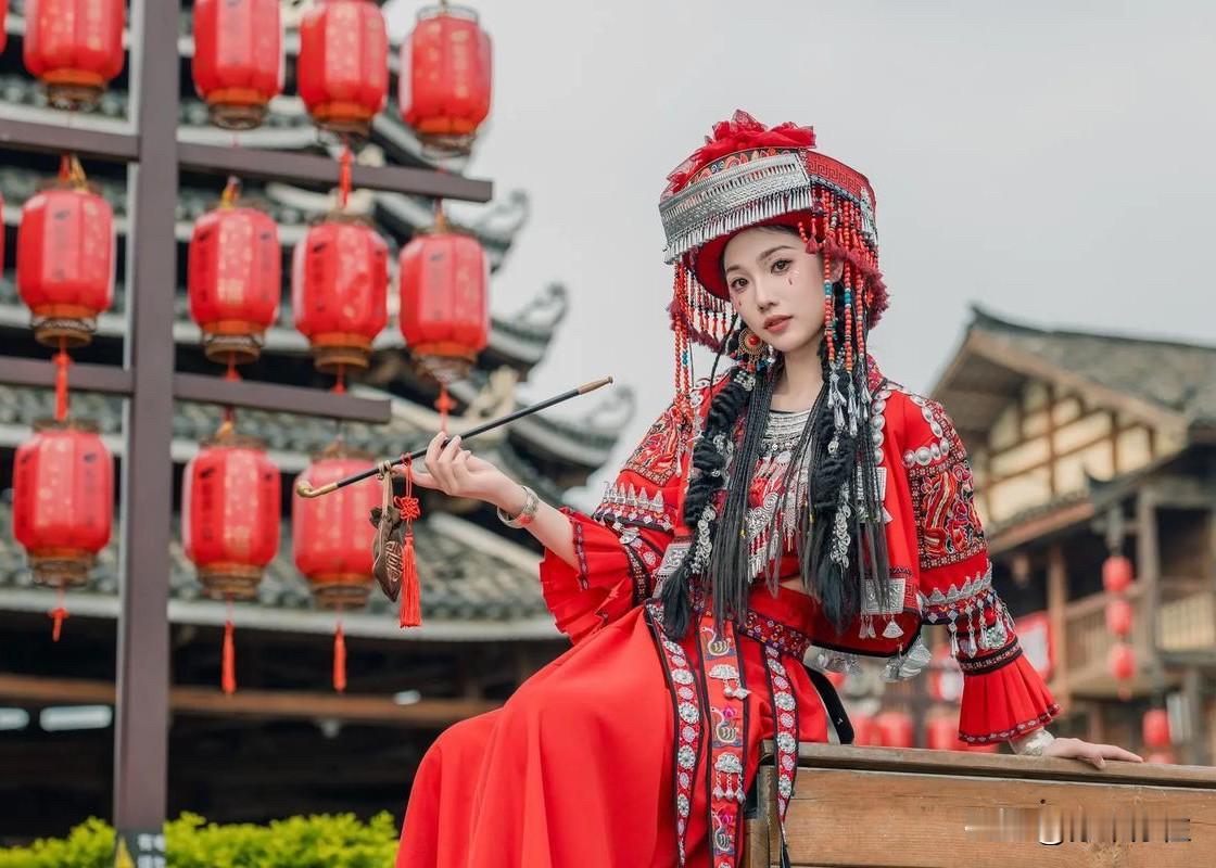 你绝对想不到----

中国境内有个神秘族群，他们的族名里藏着一个连新华字典都查