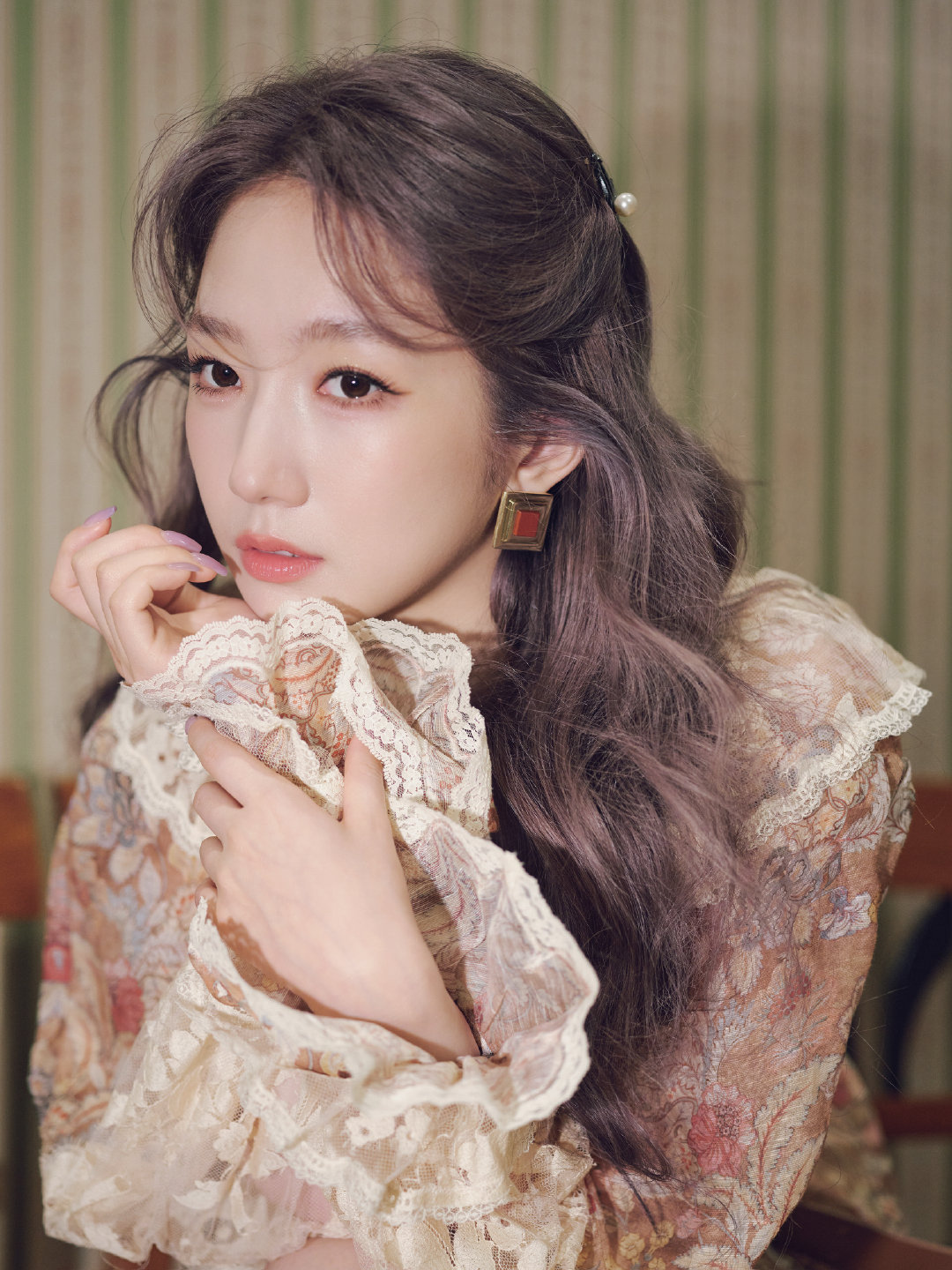 孟美岐真的重新出发了孟美岐重新出发独立艺人孟美岐搜狐大会首秀，紫发造型美炸全场！