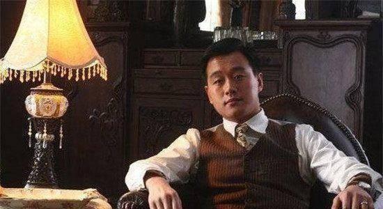 1939年，孔祥熙23岁长子，偷偷迎娶了妈妈宋霭龄40岁的牌友。得知消息，老两口