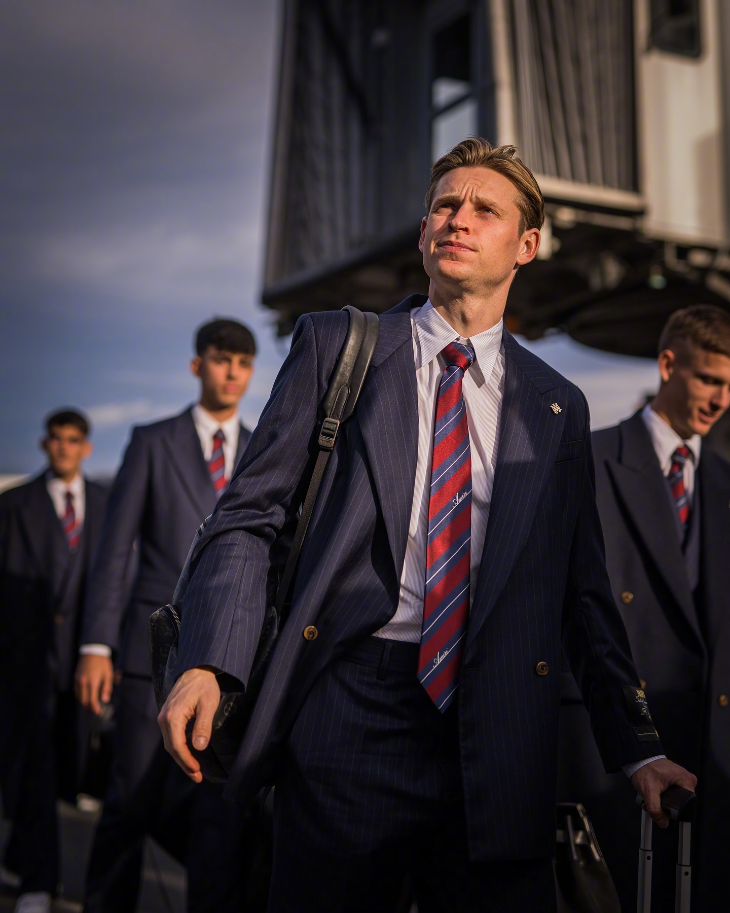 ✈️红蓝军团身穿AMIRI出征伦敦，怎么一个队全是漂亮孩子🤤 🔴🔵