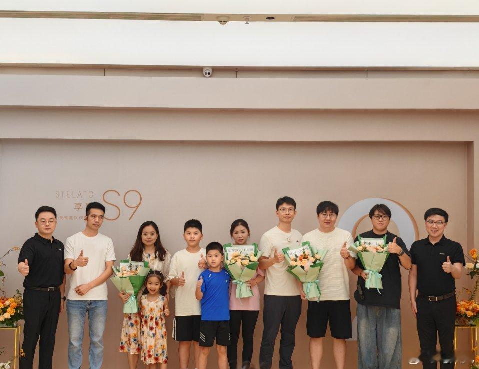 恭喜各位有实力的#享界s9# 深圳首批车主，以及深圳首位车主——很厉害的。我在等