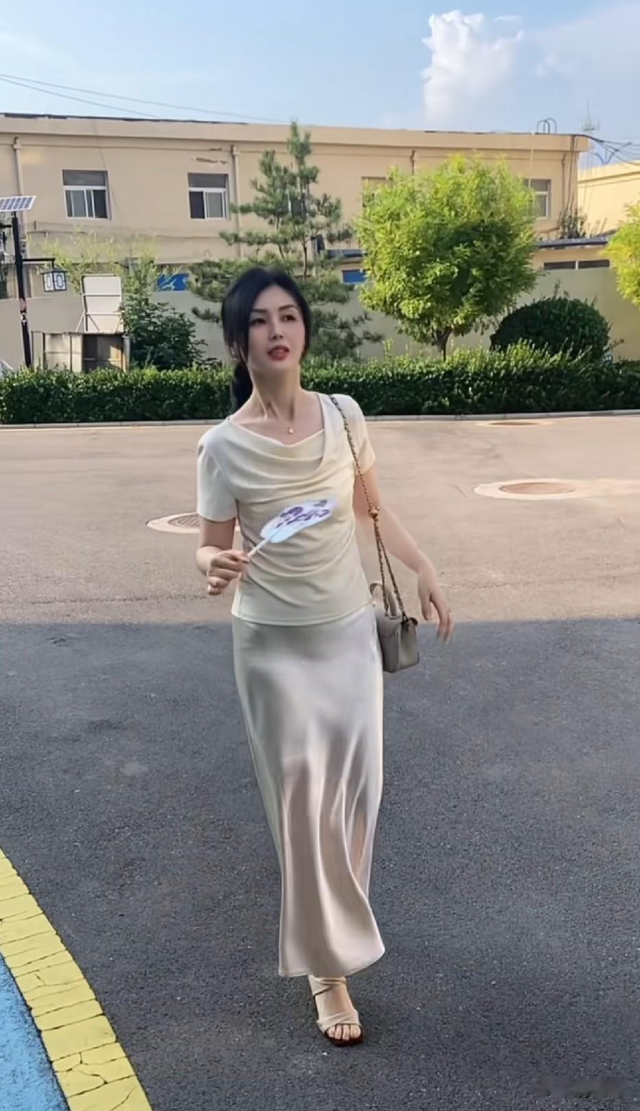 还得是体制内的女生，漂亮又有气质