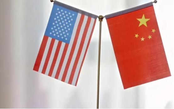 全世界都在看，谁先跪。
 
中国没跪，还把桌子掀了。
 
最近好多人都在盯着西班