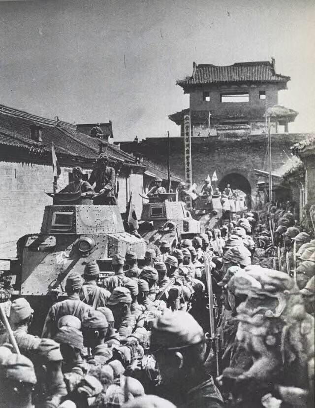 这是日寇攻陷哪座城池后的历史影像？

看城头模样应该是在华北地区，更像是在山西？