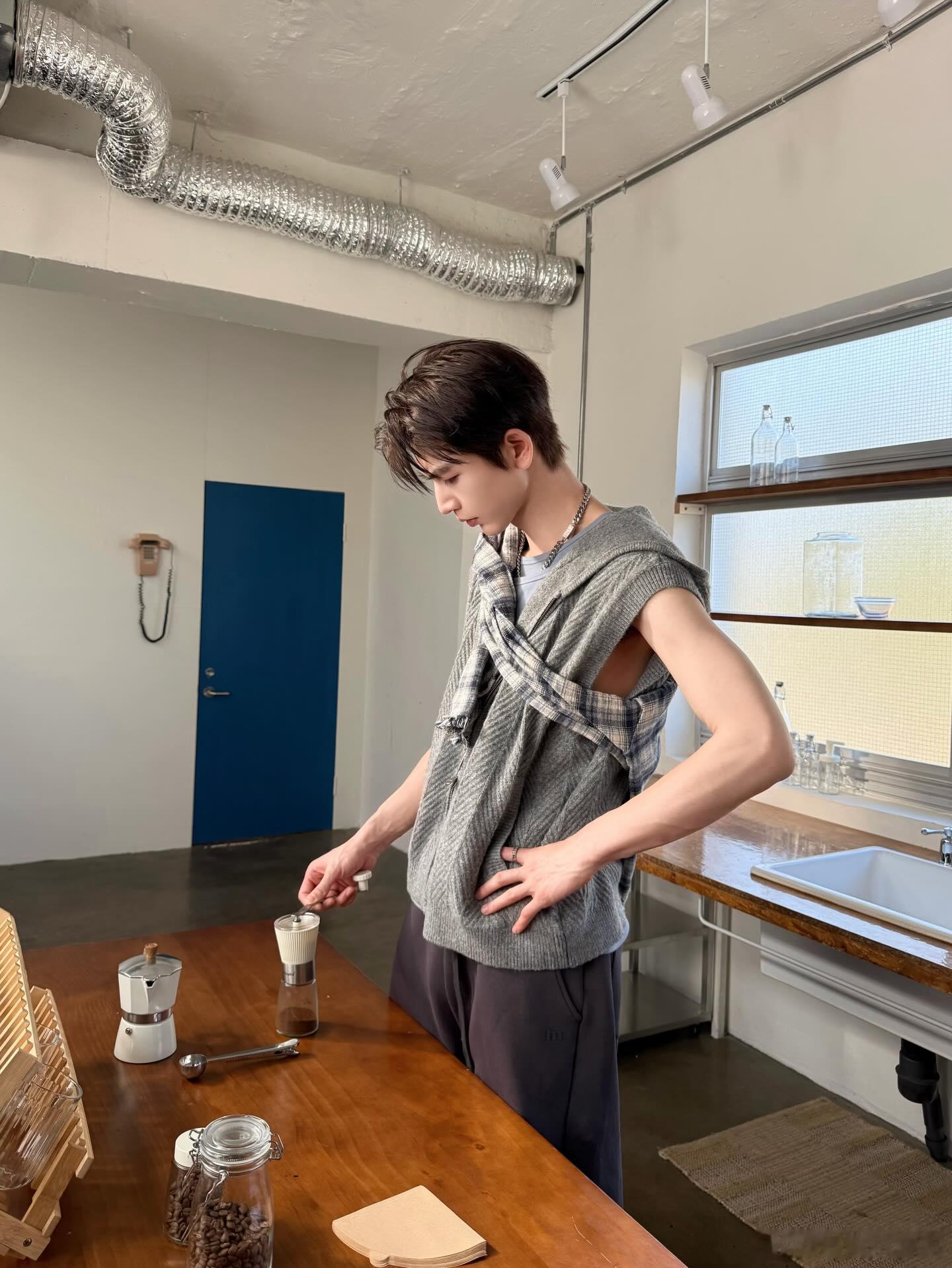 所有人都来欣赏张凌赫的建模