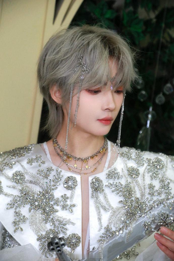 猫猫荣耀圣光红毯造型  LGD全员白色造型 精灵王MvM登场！！