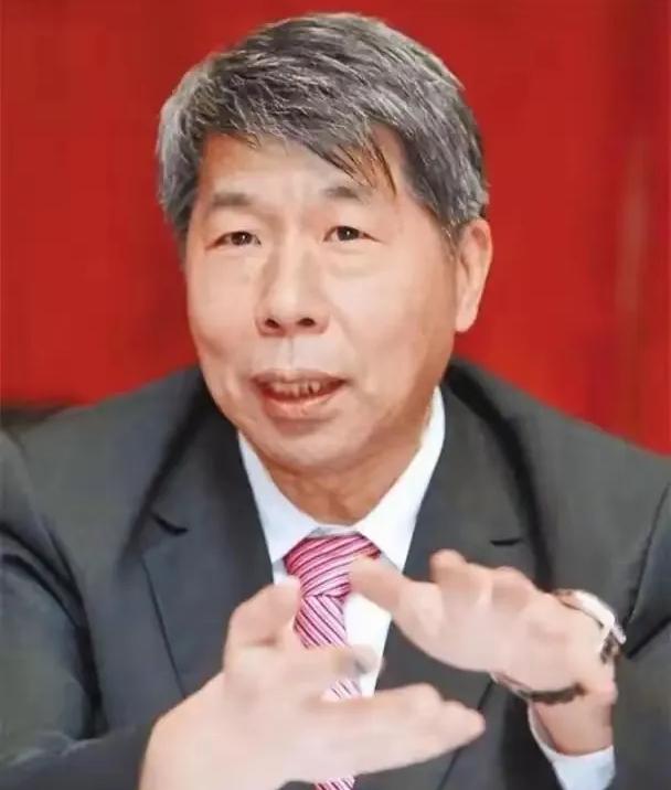真相大白了，不装了，彻底“摊牌”了，张亚中7月20日首次承认，针对郑丽文的提案就
