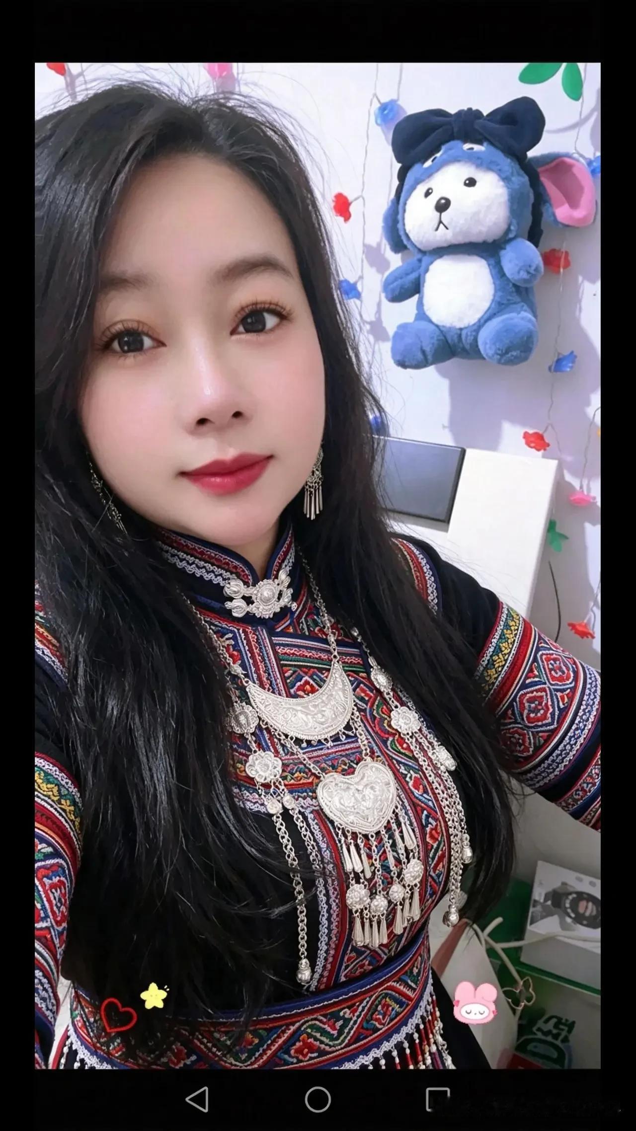 你再好也有人不喜欢你，做得太周全也有人不满意，做好自己，不必纠结！
照顾他人情绪