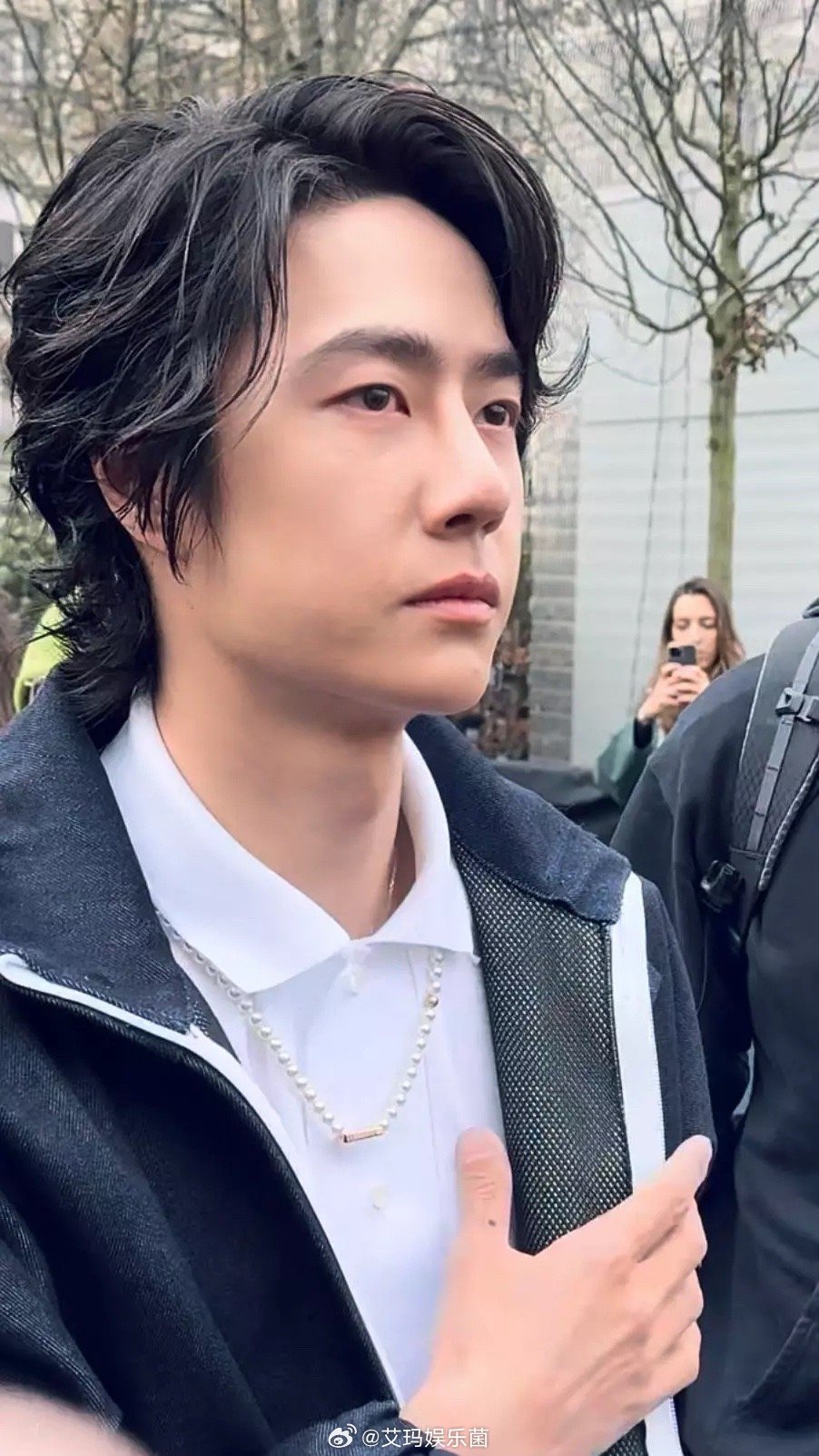 在王一博的脸上，怎么有点岁月的痕迹了[思考] ​​​