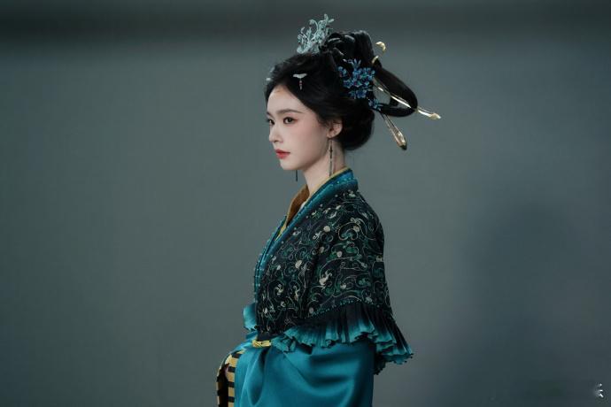 归鸾 林允在剧中的台词太有感染力了！无论是轻声细语的倾诉，还是掷地有声的宣言，都