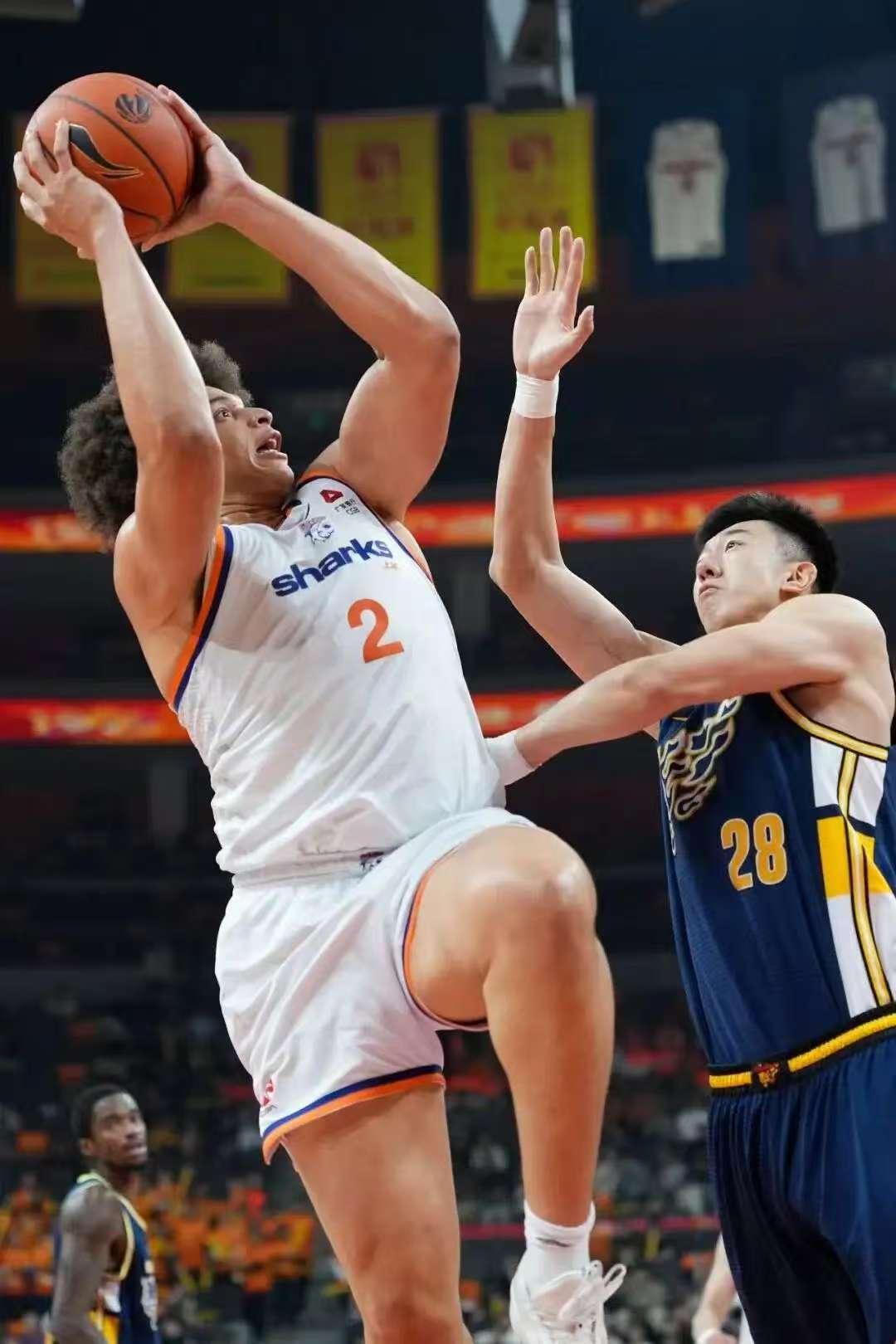 广东队三连胜之后，居然输给洛夫顿领衔的上海队40分，
简直是“太不要脸”了。
没