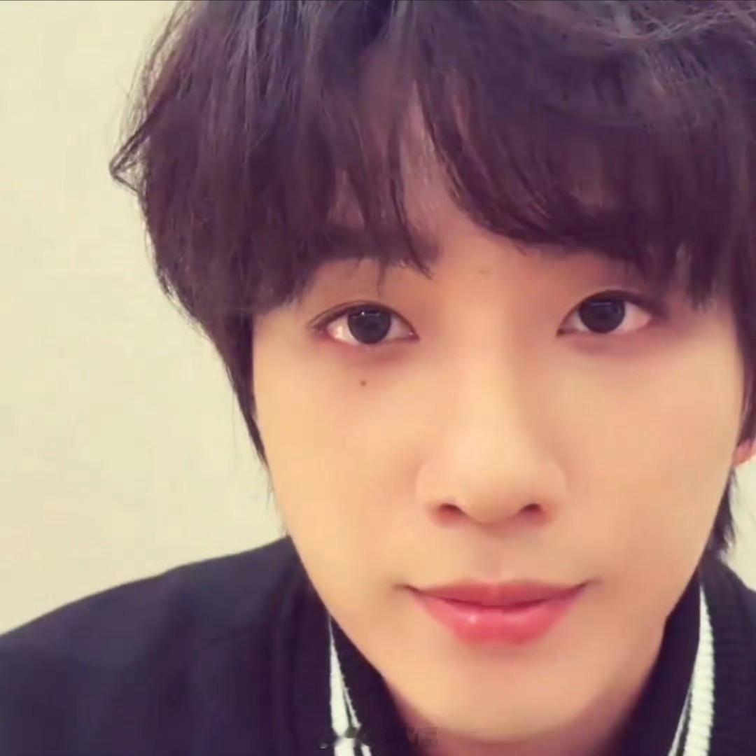 全世界最适合冷脸萌的人就是李宏毅，不接受反驳！ 