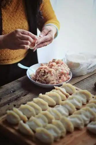 今日立冬，天冷了，出门在外注意保暖，好了，吃碗咱妈包的饺子，多吃点，吃饱了不想家