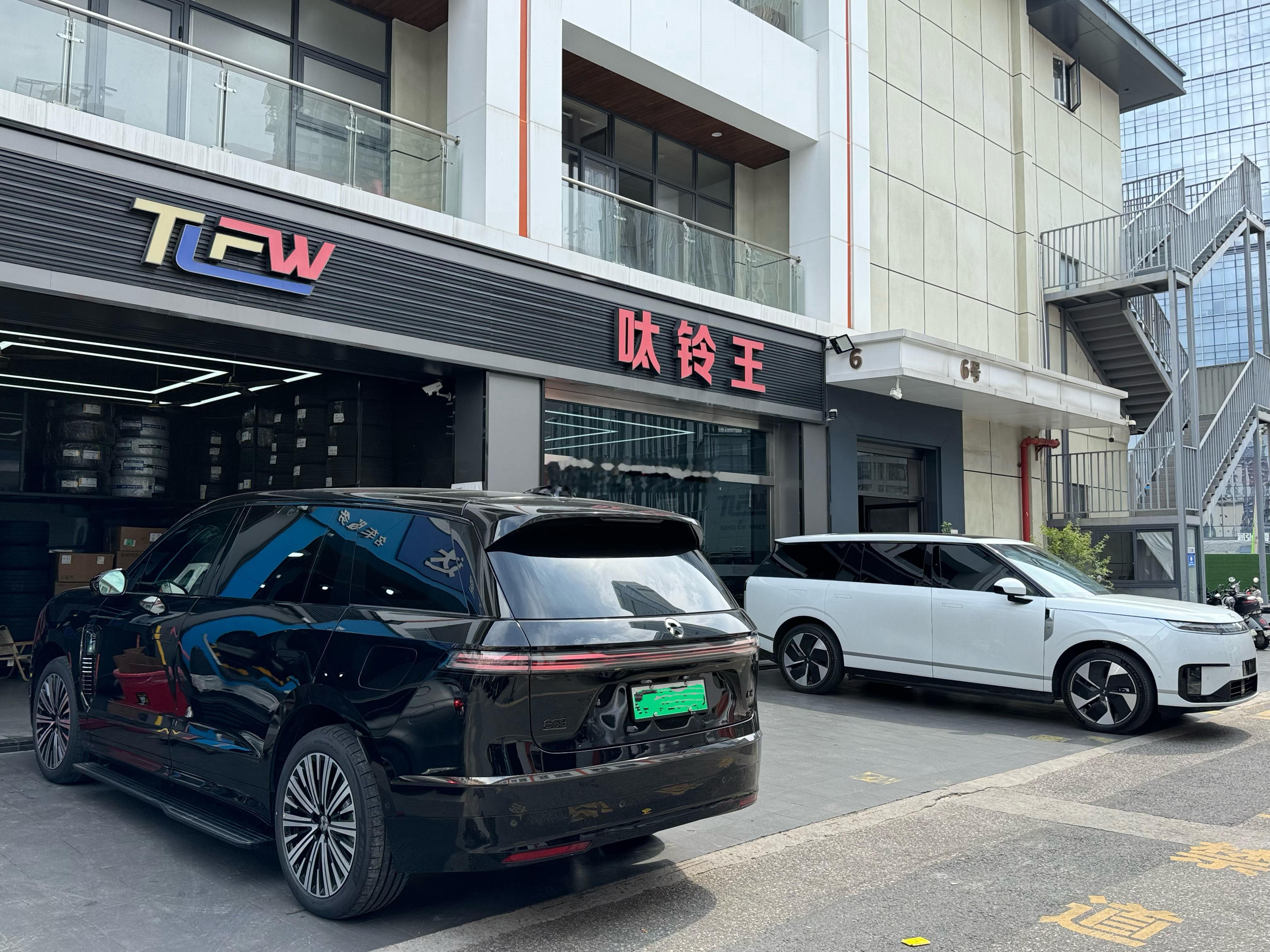 提新车，选新鞋 蔚来ES9 & 小鹏GX  