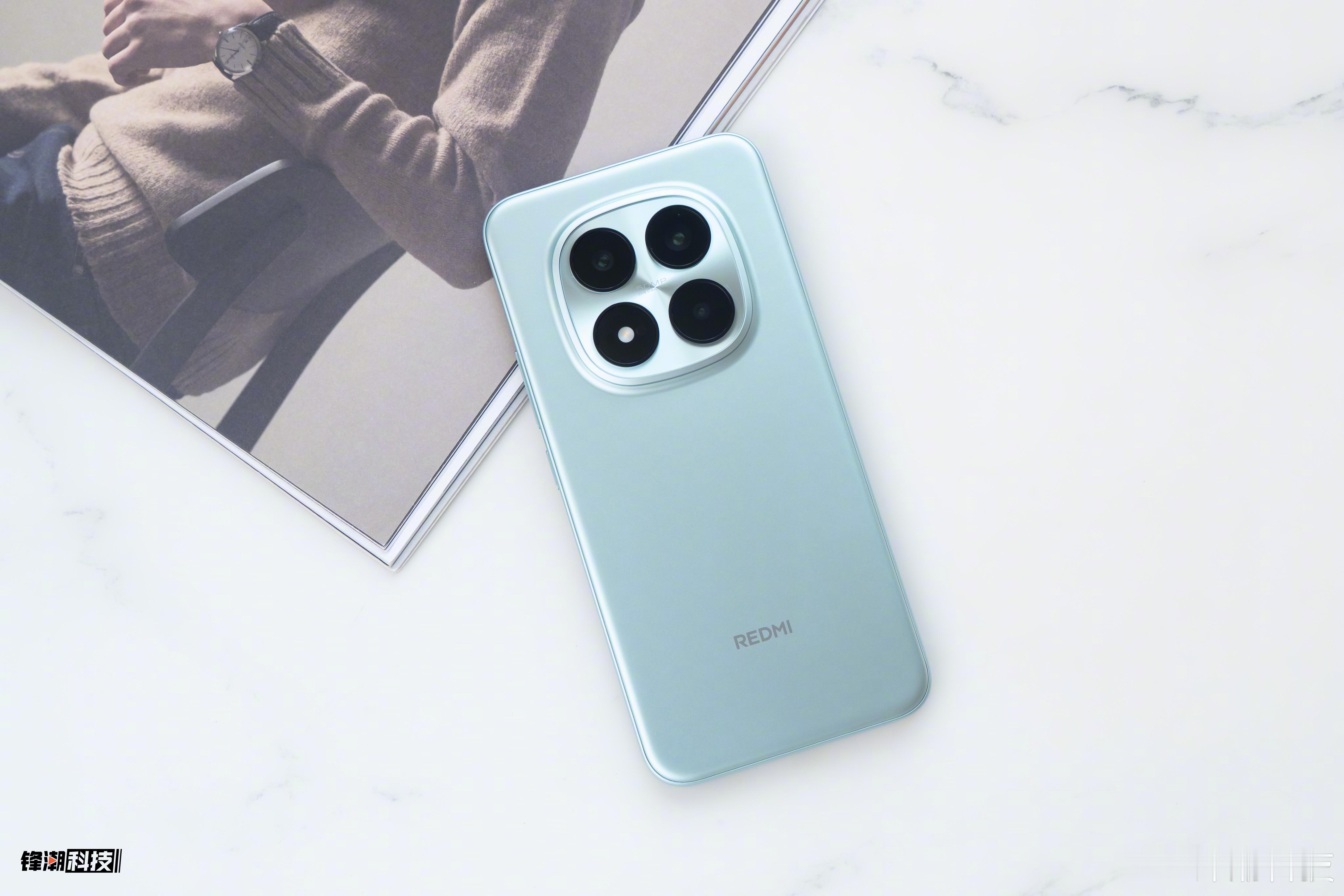 新一代小金刚，REDMI Note 15 Pro+实拍。外观主打高级旗舰质感，四