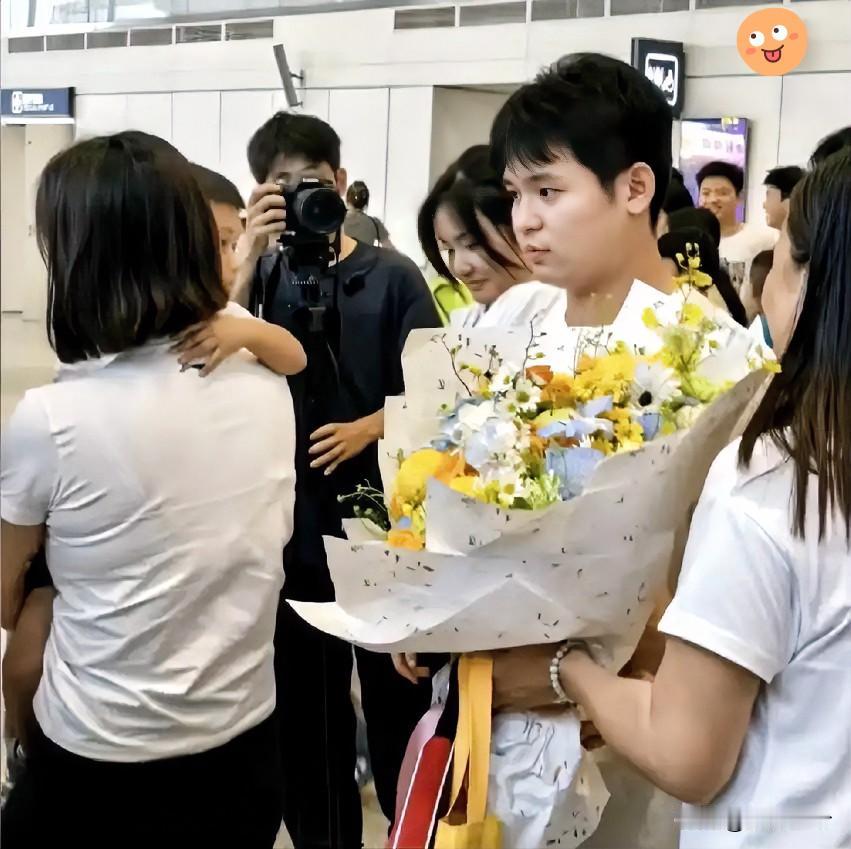 🔥国乒世乒赛后全员大动向！
林诗栋荣归故里，孙颖莎满心不舍
王楚钦深V西装帅炸