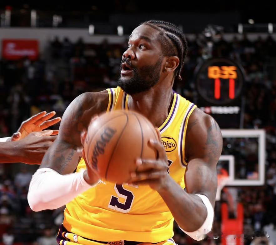 如何评价？[吐舌]今天的“卡佩拉”
6投3中，7分11篮板1抢断1盖帽，
正负值