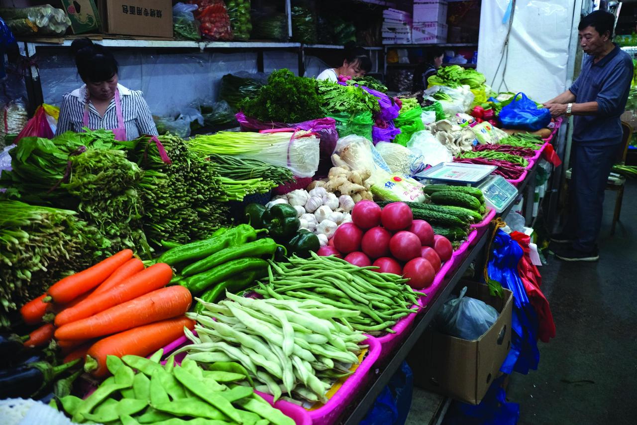 注意！蔬菜水果已检出“微塑料”，2种食物含量最高！已入侵大脑、心脏，胎盘中也被发
