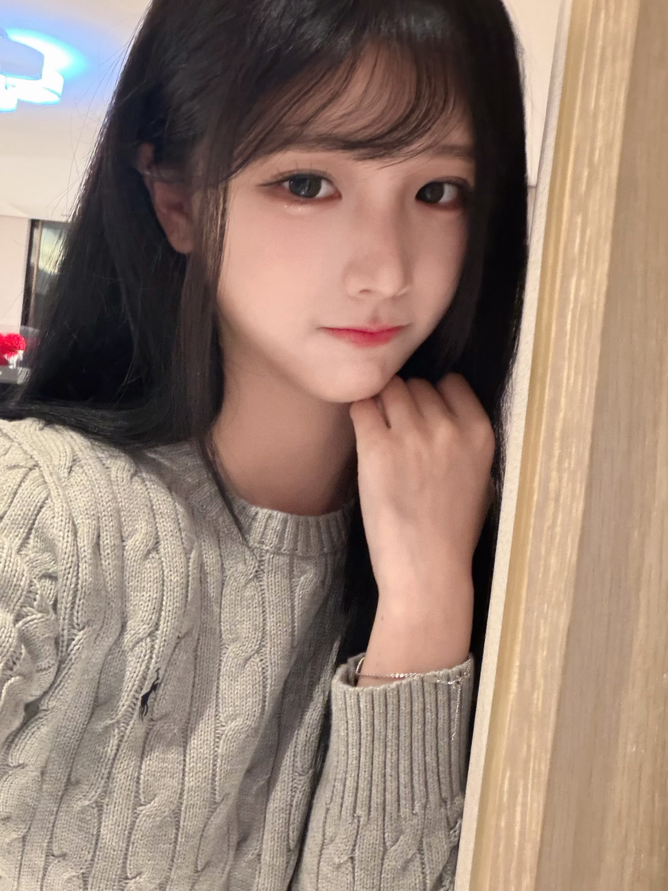 (｡ì _ í｡)姐妹给我随便拍两张。 