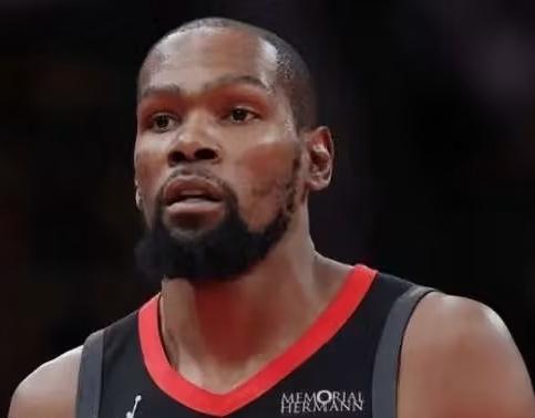 脾气太大，火箭弃将辱骂裁判被处罚3.5万美元。

北京时间11月23日，NBA官