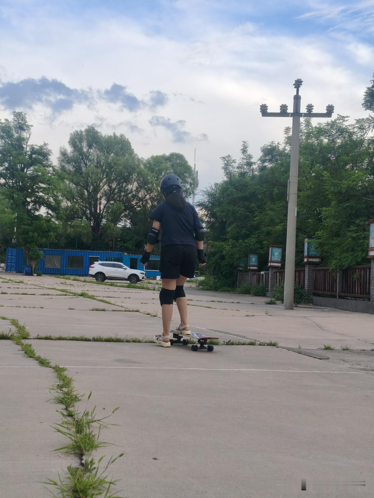 小学毕业了！她想学滑板，已经安排上了！

我发现了，如果自己本身非常想学习的东西