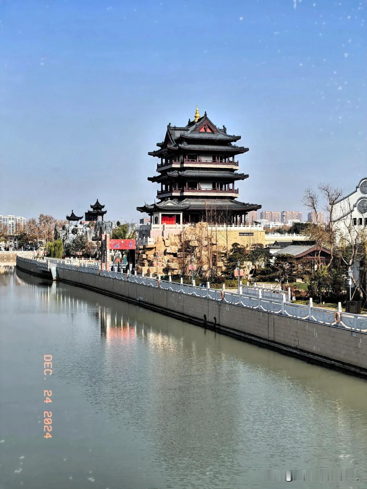 冬至暖阳江南水乡，
采菱河畔萃园时光。