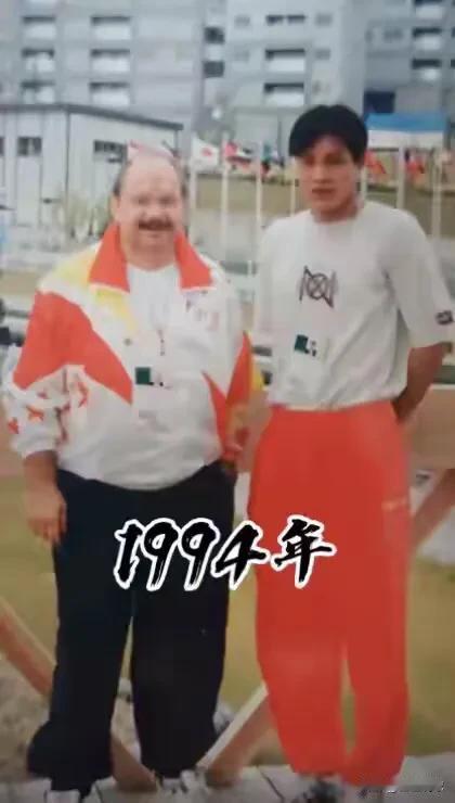惊呆了！30年的相遇，真是充满无限的回忆啊！
1. 国足第一个外籍主教练施拉普纳
