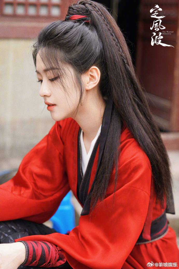 【女星的红衣侠女造型，谁让你印象深刻？】有人红衣仗马，惊艳了时光；有人执剑回眸，